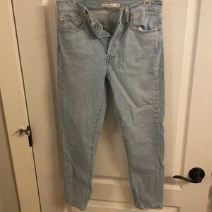 Levi’s wedgie skinny jeans!